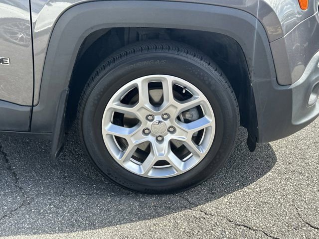 Used 2016 Jeep Renegade Latitude image 15