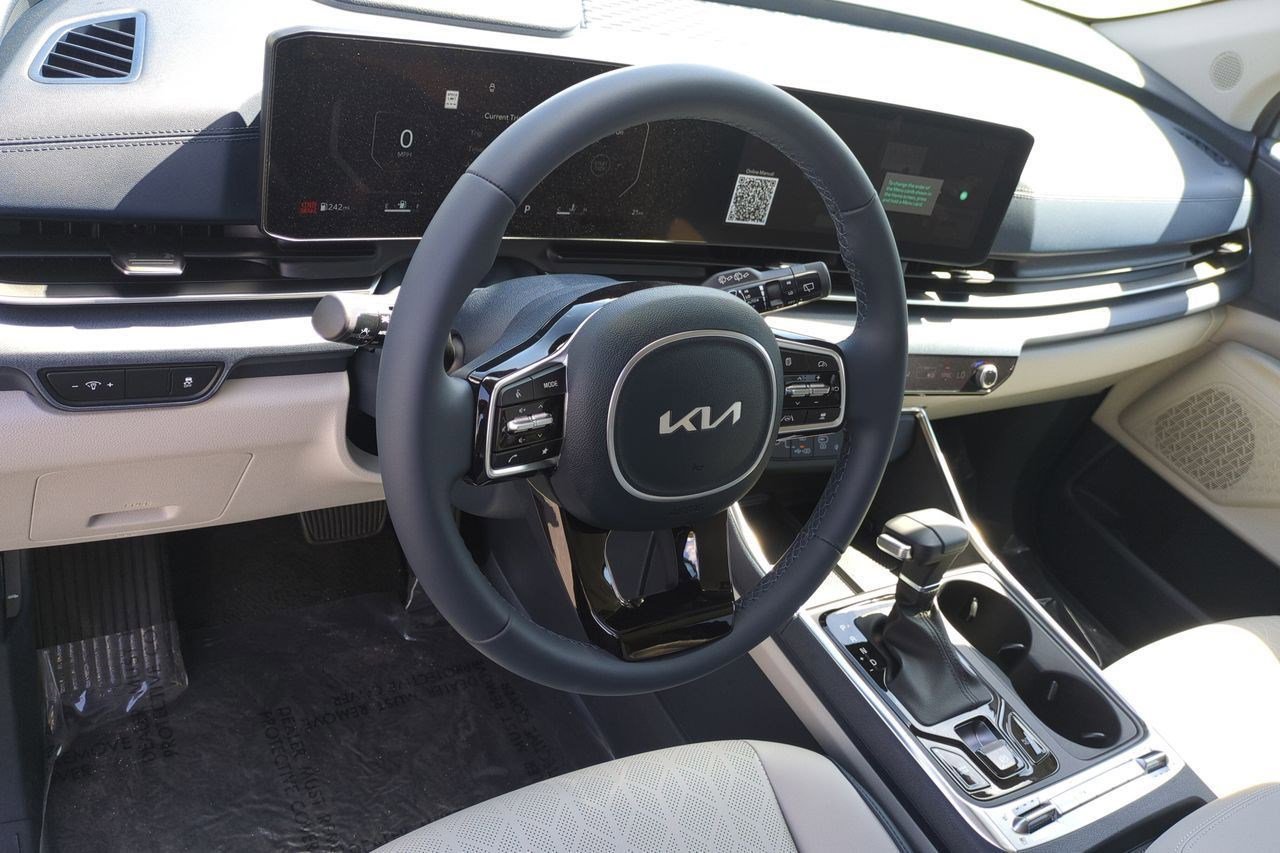 New 2026 Kia Carnival SX image 9