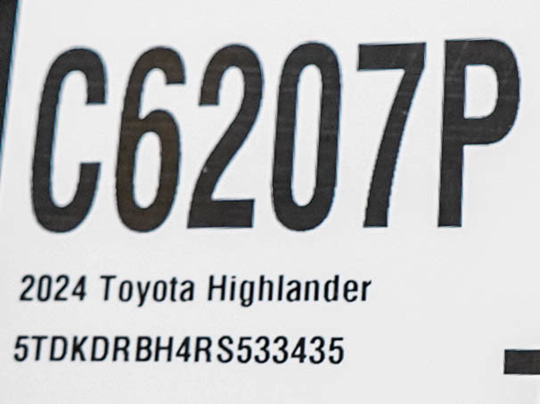 Used 2024 Toyota Highlander XLE AWD/4WD image 33