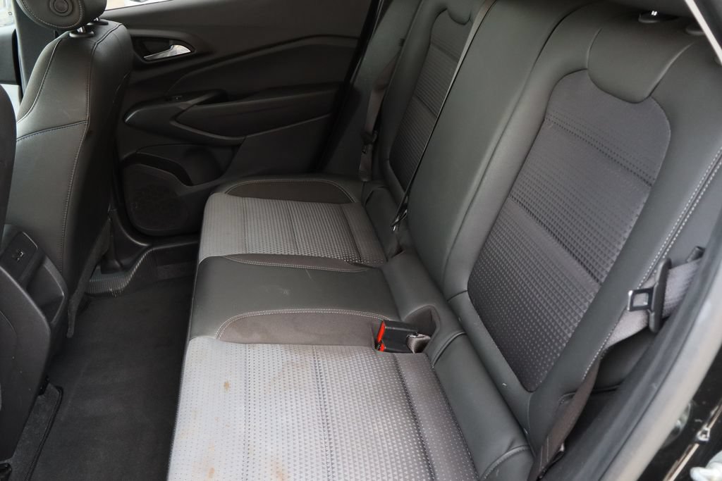Used 2025 Chevrolet Trax LT FWD image 24