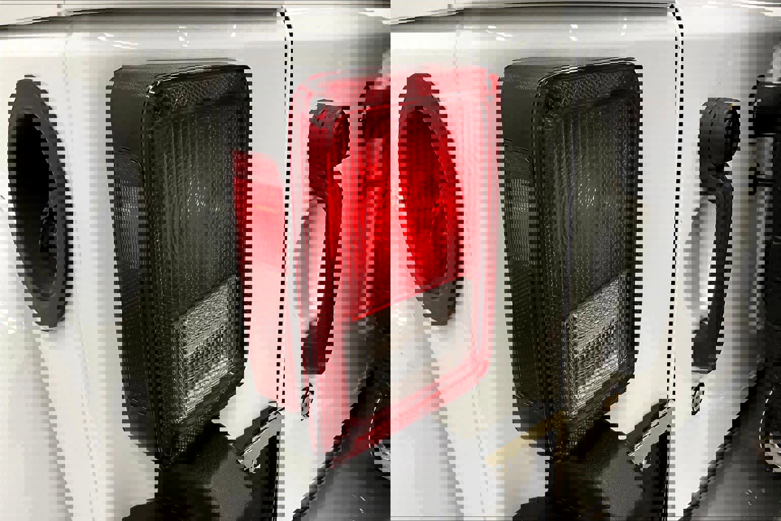 Used 2017 Jeep Wrangler Sahara w/ Connectivity Group image 27