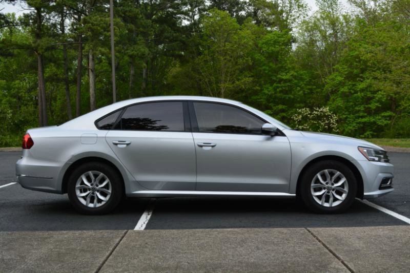 Used 2018 Volkswagen Passat 2.0T S w/ Driver Assistance Package FWD image 4