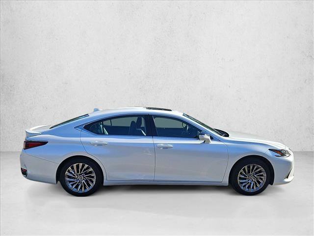 Used 2024 Lexus ES 300h w/ Accessory Package (Z2) FWD image 4