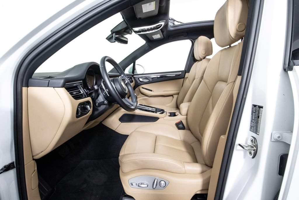 Used 2024 Porsche Macan AWD/4WD image 9