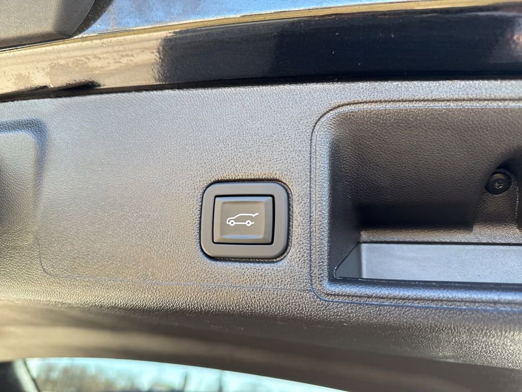 Certified 2024 GMC Terrain SLT w/ Infotainment Package II image 29