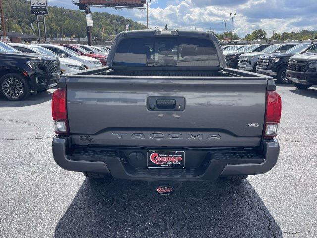 Used 2019 Toyota Tacoma TRD Sport AWD/4WD image 3