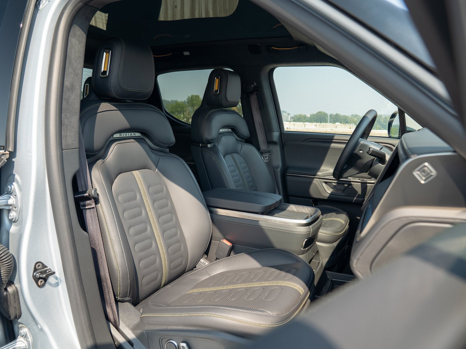 Used 2025 Rivian R1T Adventure AWD/4WD image 30