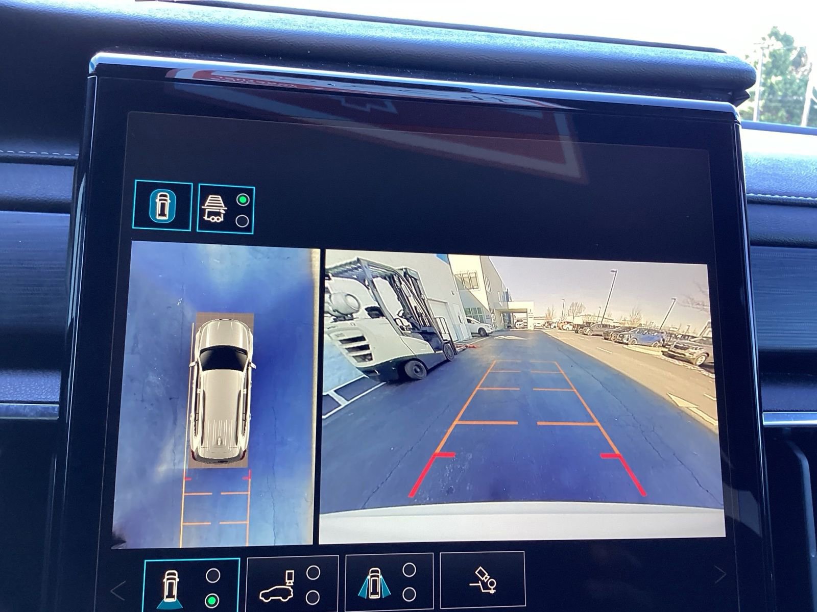 Used 2025 GMC Acadia Elevation image 16