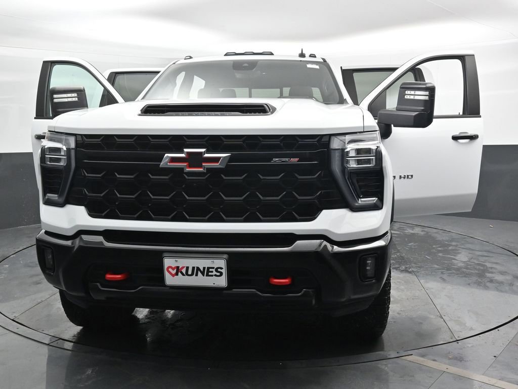 Used 2024 Chevrolet Silverado 2500 ZR2 w/ Technology Package image 53