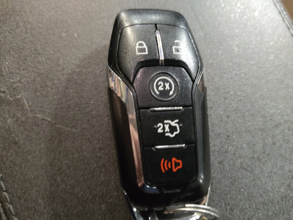 Used 2016 Lincoln MKX Reserve w/ Technology Package FWD image 32
