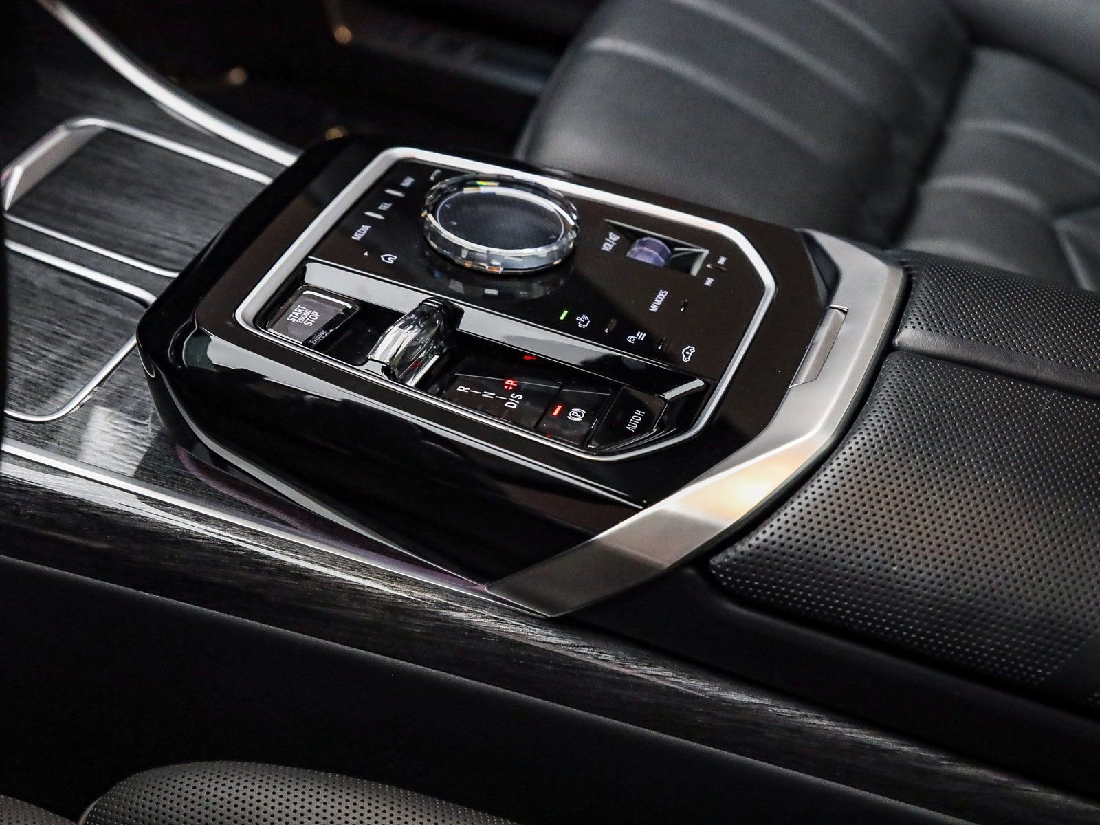 Certified 2023 BMW 760i xDrive w/ Parking Assistance Package image 23