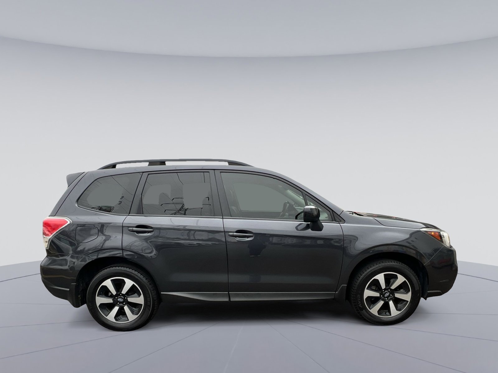 Used 2018 Subaru Forester 2.5i Premium w/ All-Weather Package image 10