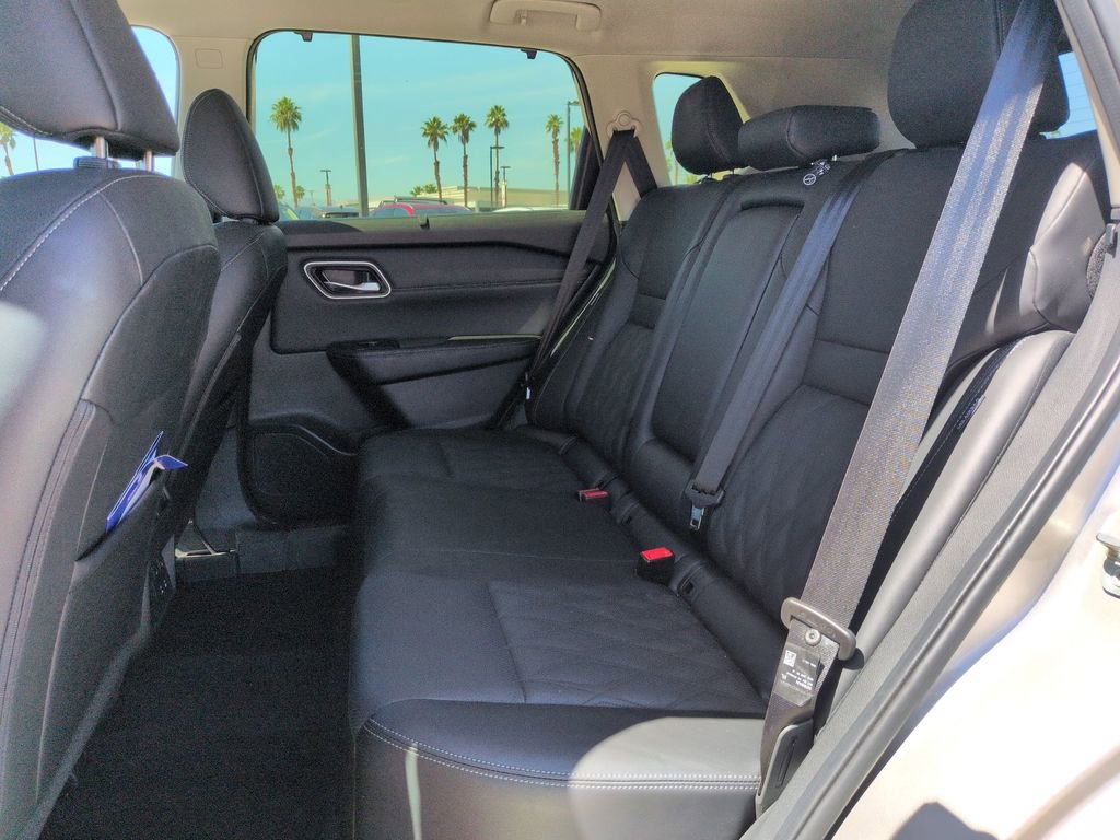 Used 2024 Nissan Rogue Platinum w/ Platinum Premium Package FWD image 15
