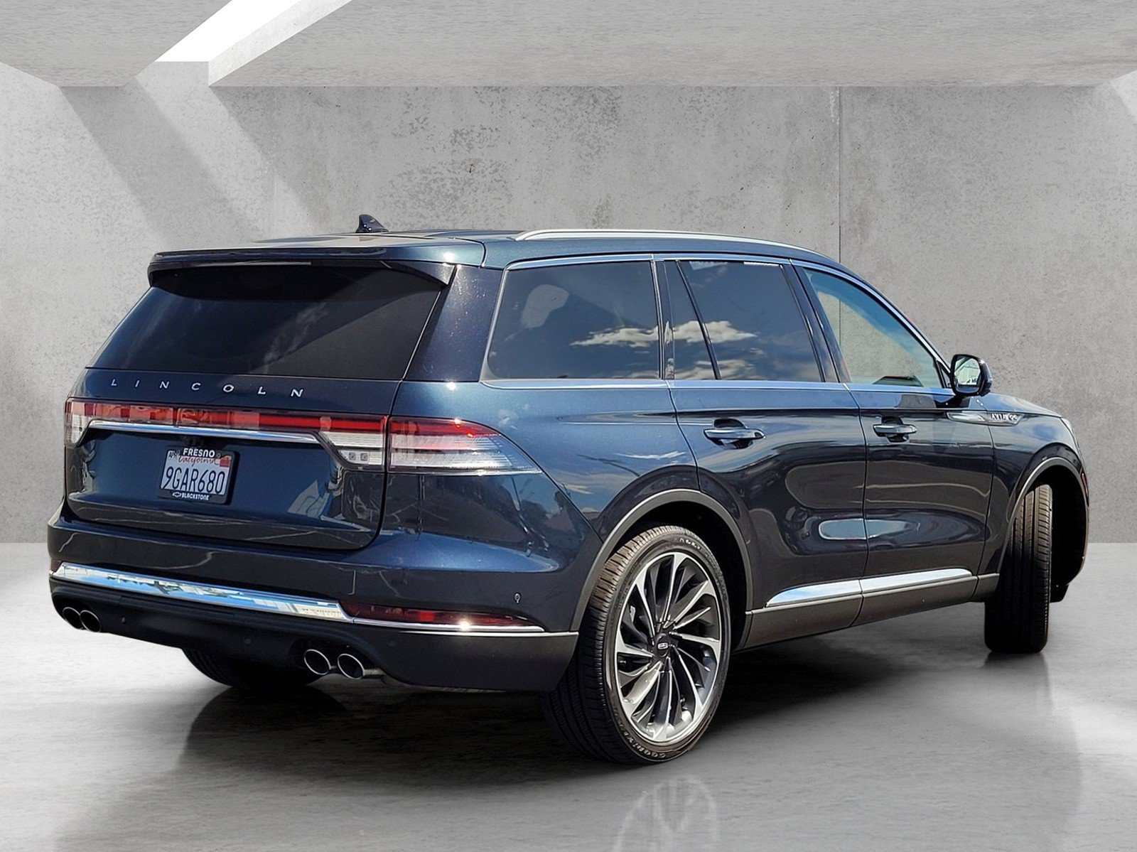 Used 2023 Lincoln Aviator Reserve w/ Equipment Group 201A RWD image 5