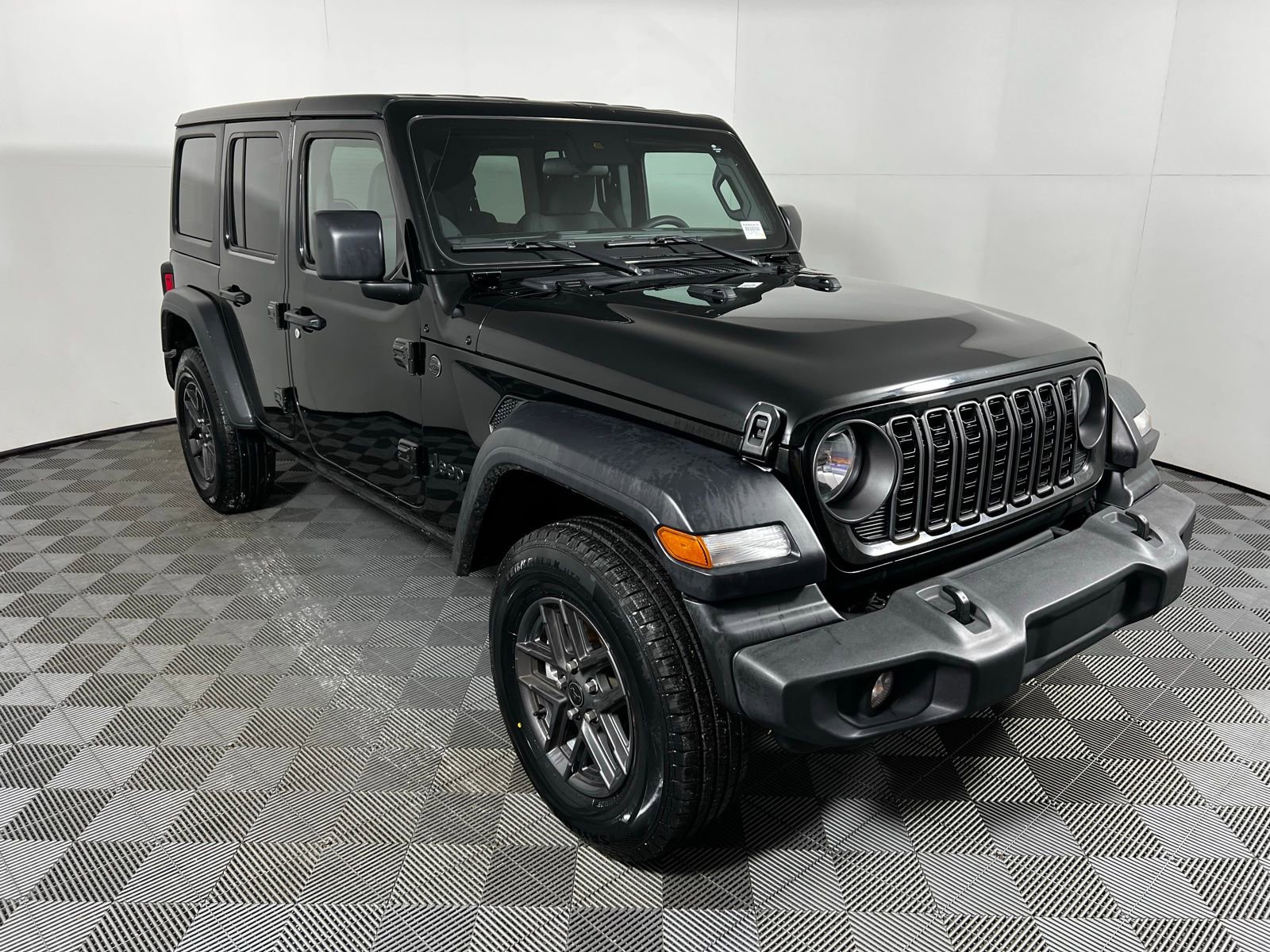 Used 2024 Jeep Wrangler Sport S image 3