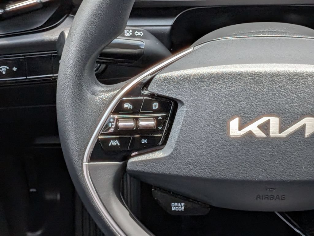 Used 2025 Kia Niro LX FWD image 17