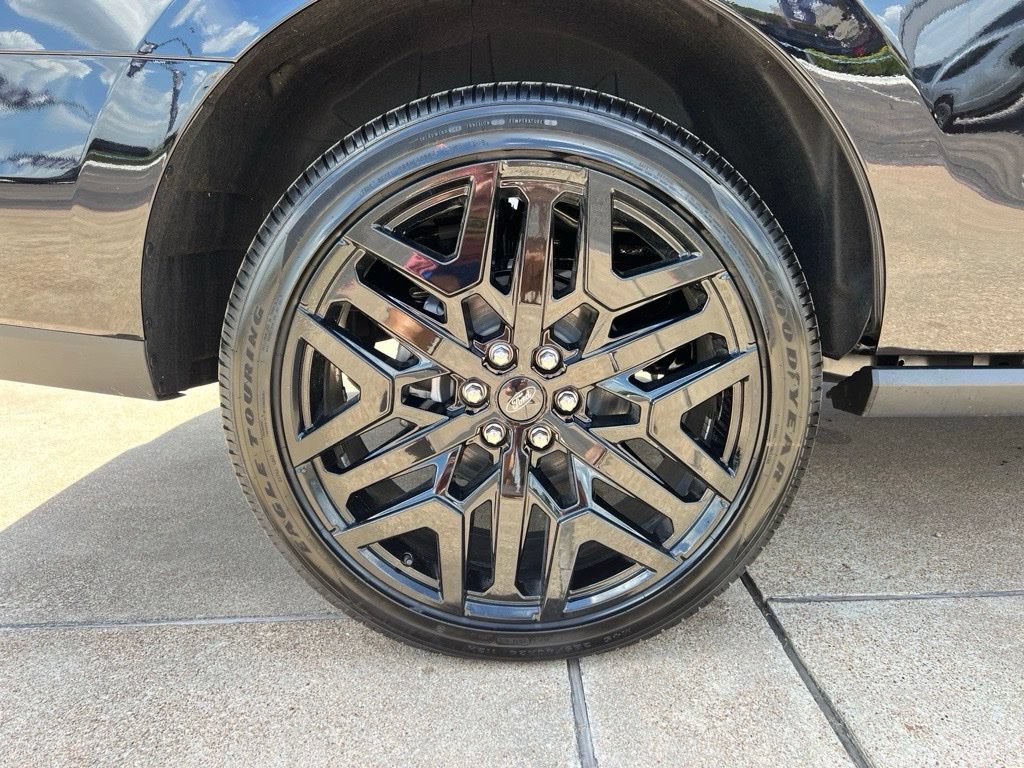 New 2027 Ford Expedition Platinum w/ Stealth Appearance Package RWD image 8