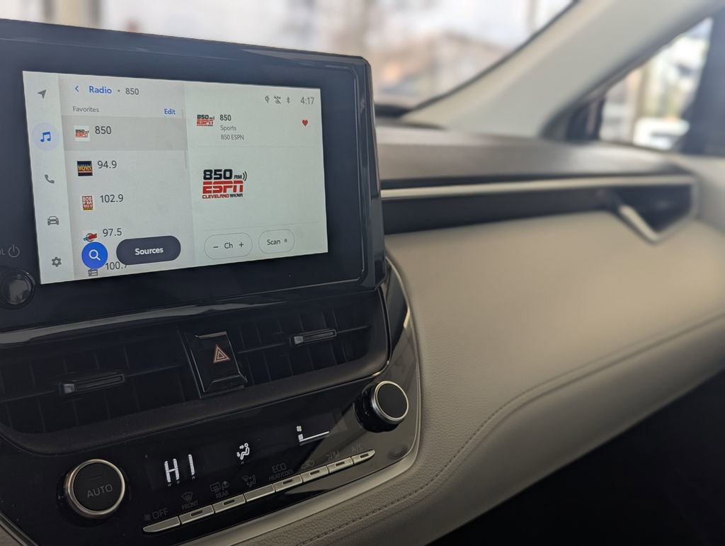 Used 2025 Toyota Corolla Cross LE w/ Black Badges Package (TMS) image 20