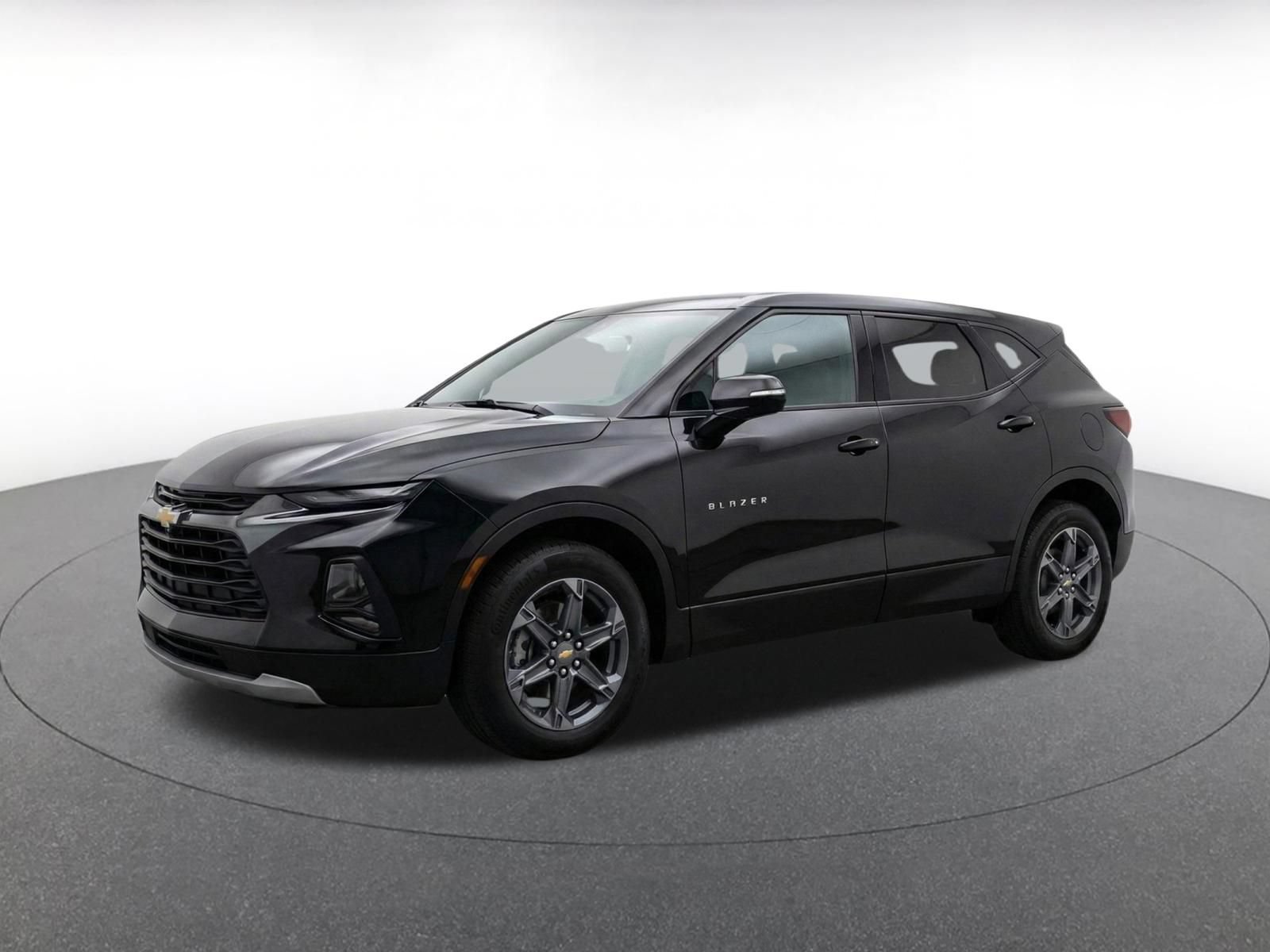 Used 2025 Chevrolet Blazer LT FWD image 3