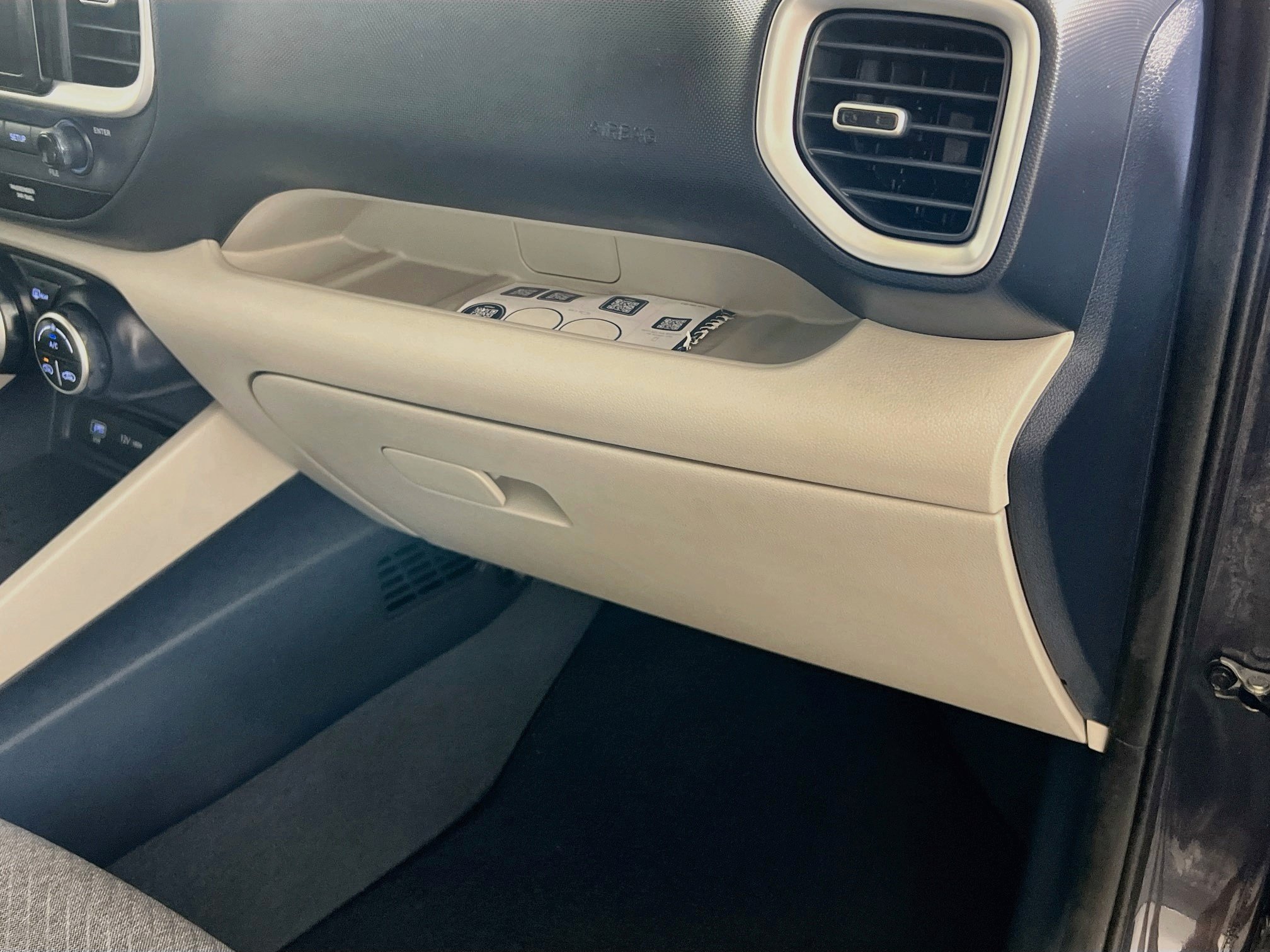 Used 2024 Hyundai Venue Limited FWD image 33