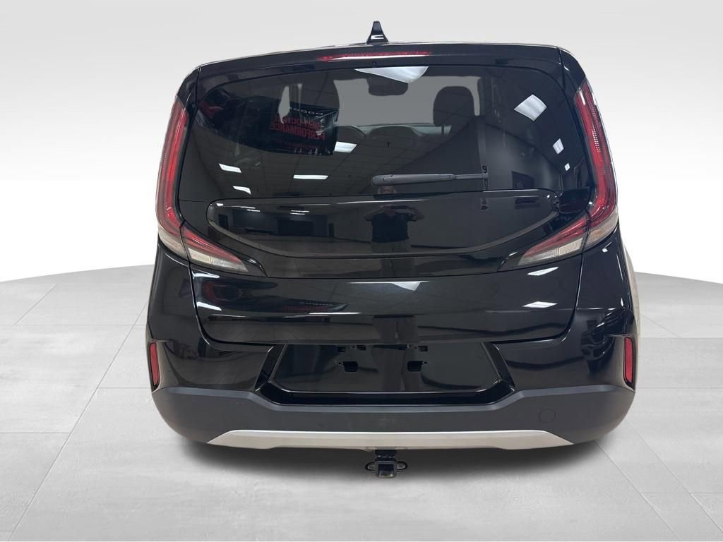 Used 2025 Kia Soul LX FWD image 4