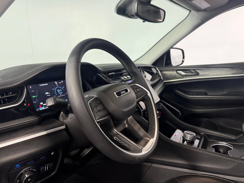 Used 2023 Jeep Grand Cherokee 4WD 4xe image 23