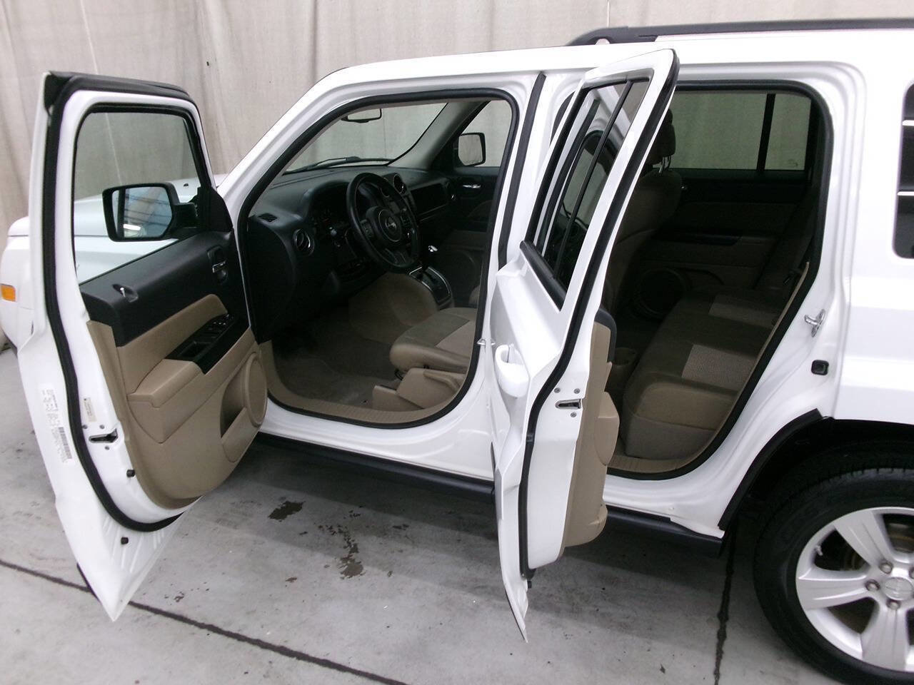 Used 2012 Jeep Patriot Latitude w/ Sun/Sound Group AWD/4WD image 13