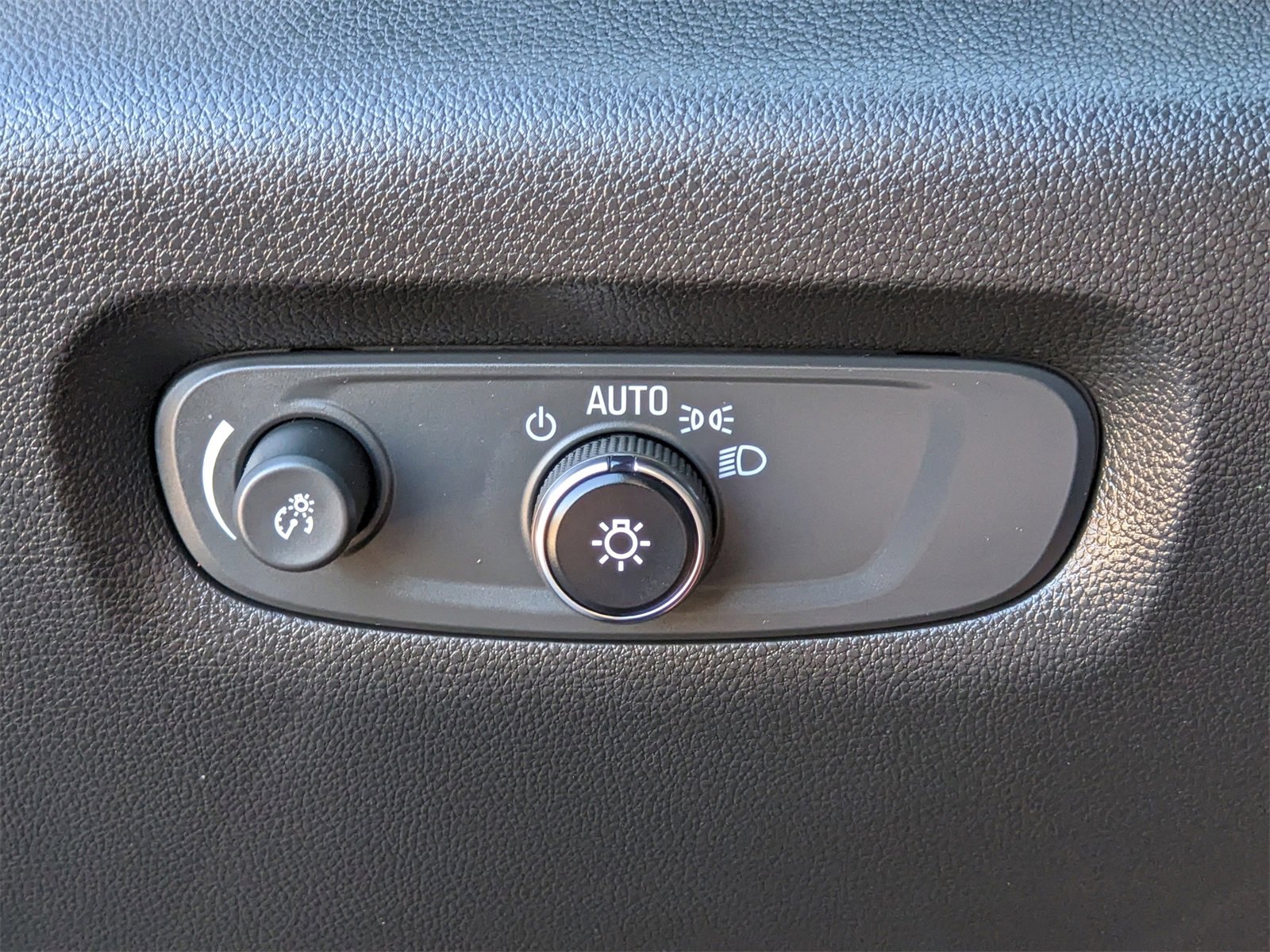 Used 2023 Chevrolet Traverse LT image 28