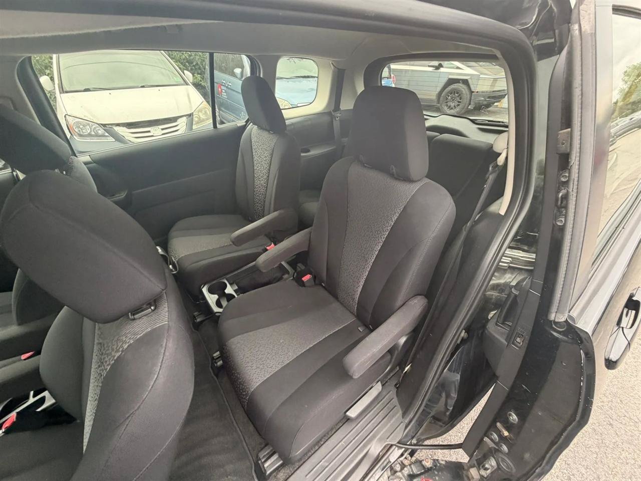 Used 2012 MAZDA MAZDA5 Sport FWD image 29