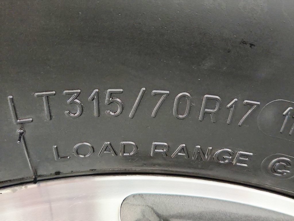 Used 2017 Ford F150 Raptor w/ Equipment Group 802A Luxury AWD/4WD image 40