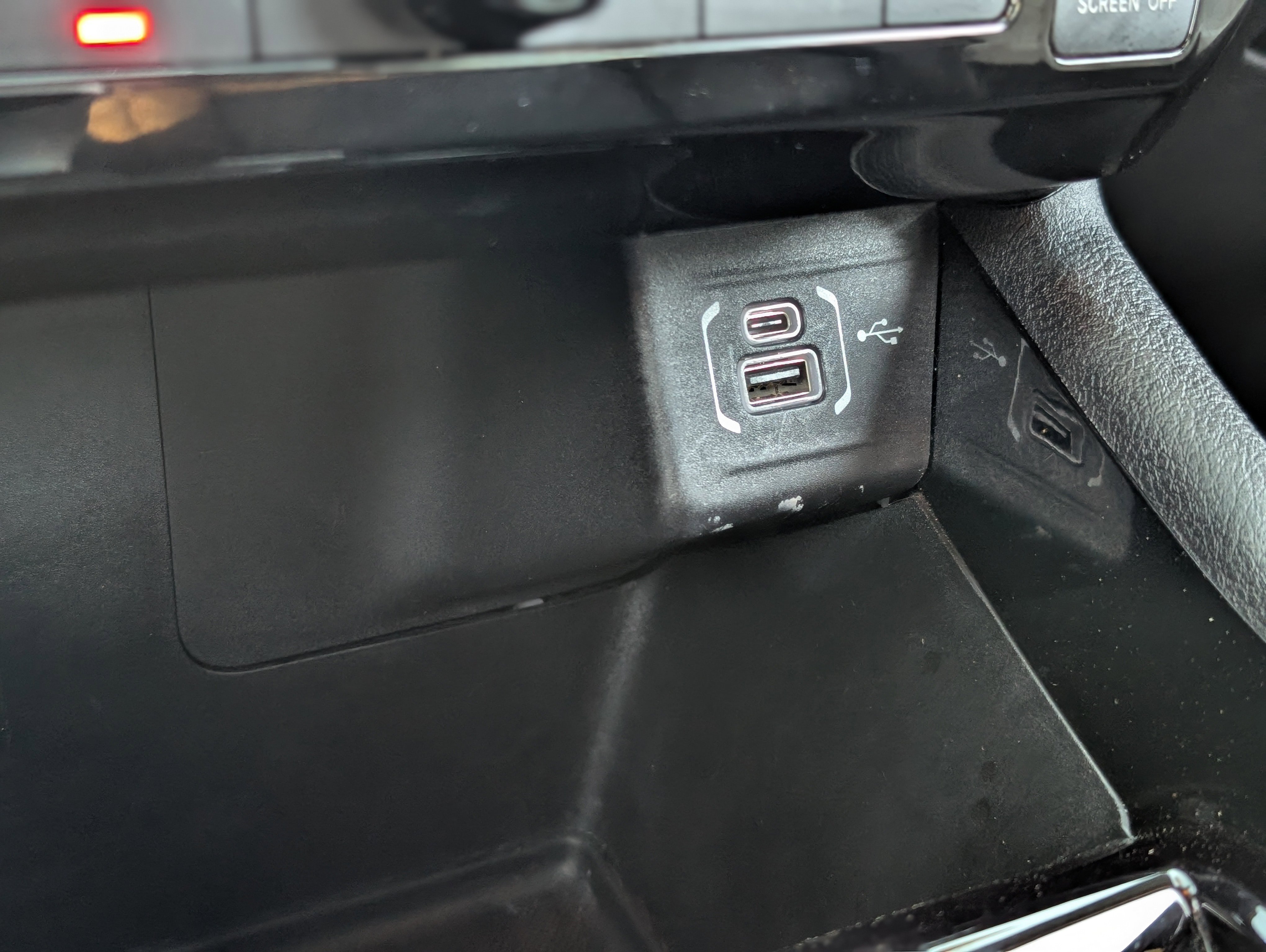 Used 2024 Jeep Compass Limited image 23