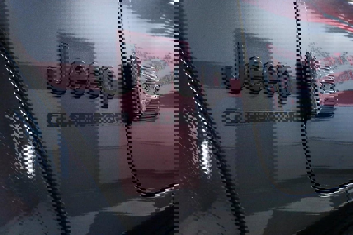 Used 2022 Jeep Gladiator Sport image 36