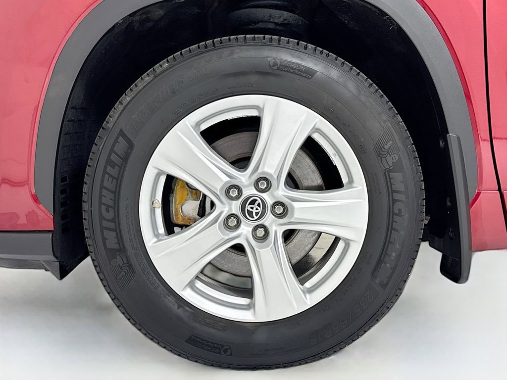 Used 2023 Toyota Highlander LE image 28