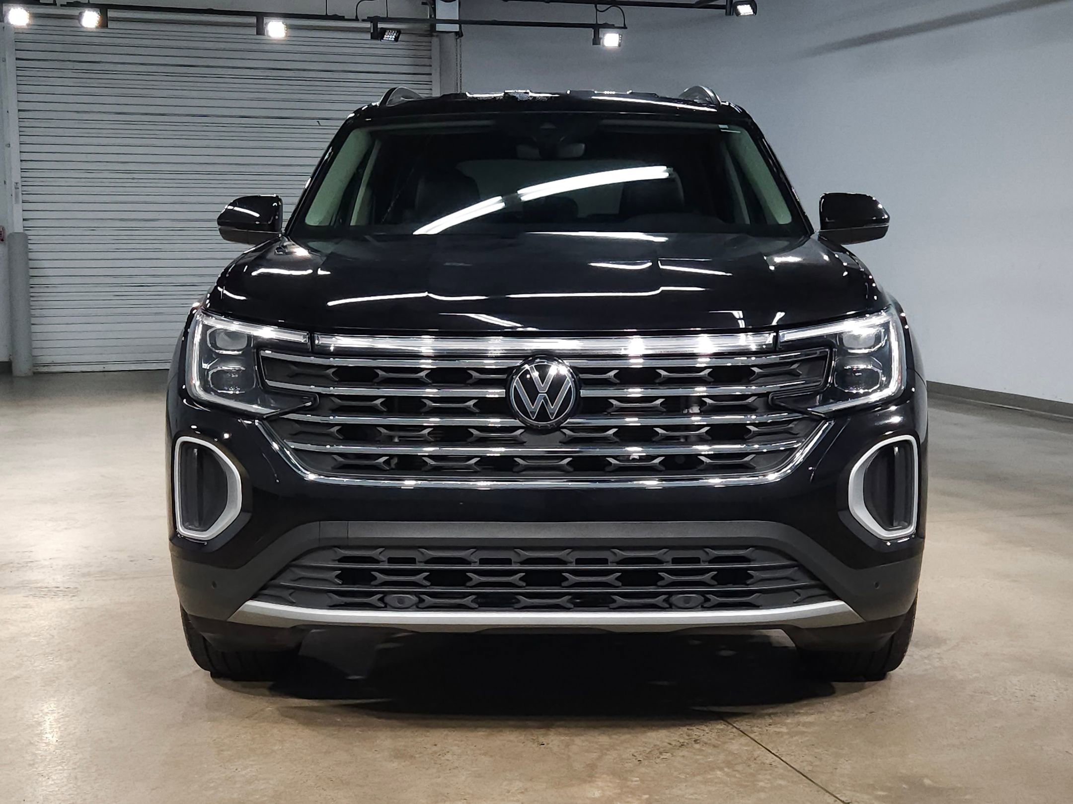 Used 2024 Volkswagen Atlas SE image 2