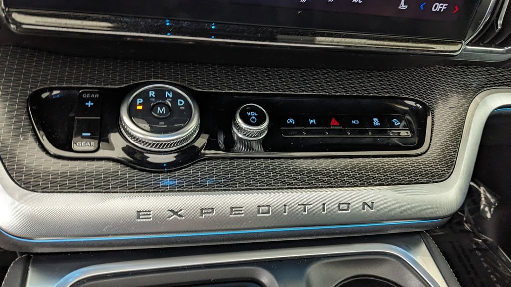 Certified 2025 Ford Expedition Max Platinum w/ Stealth Appearance Package AWD/4WD image 30