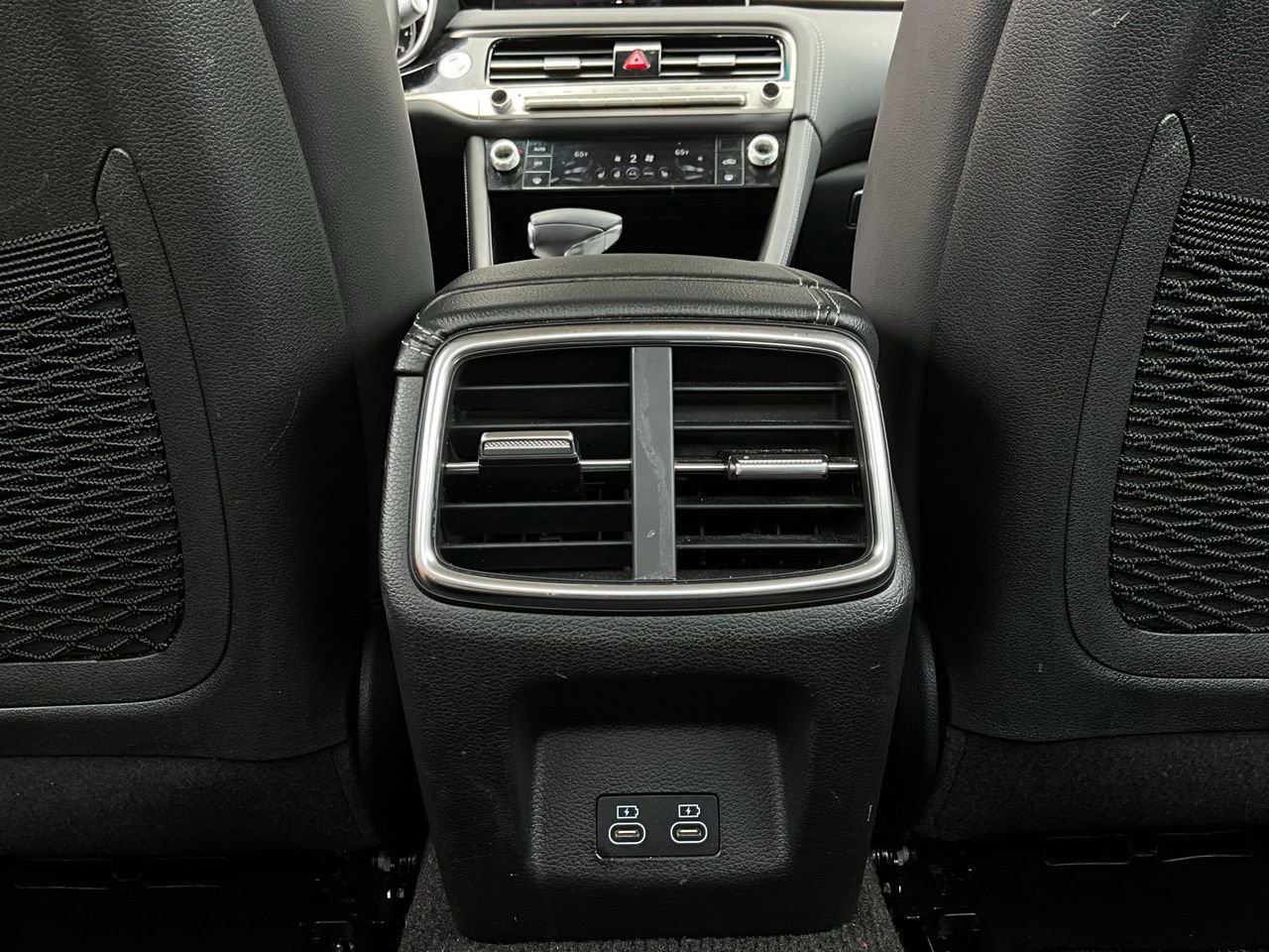 Used 2025 Genesis G70 2.5T image 12