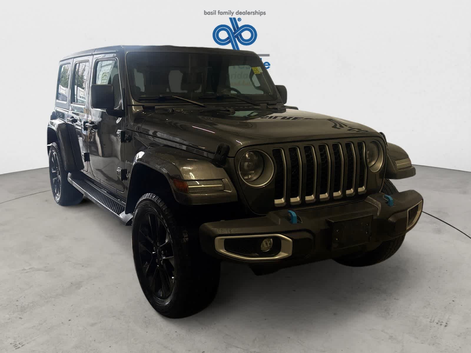 Used 2023 Jeep Wrangler Unlimited Sahara w/ Cold Weather Group AWD/4WD image 24