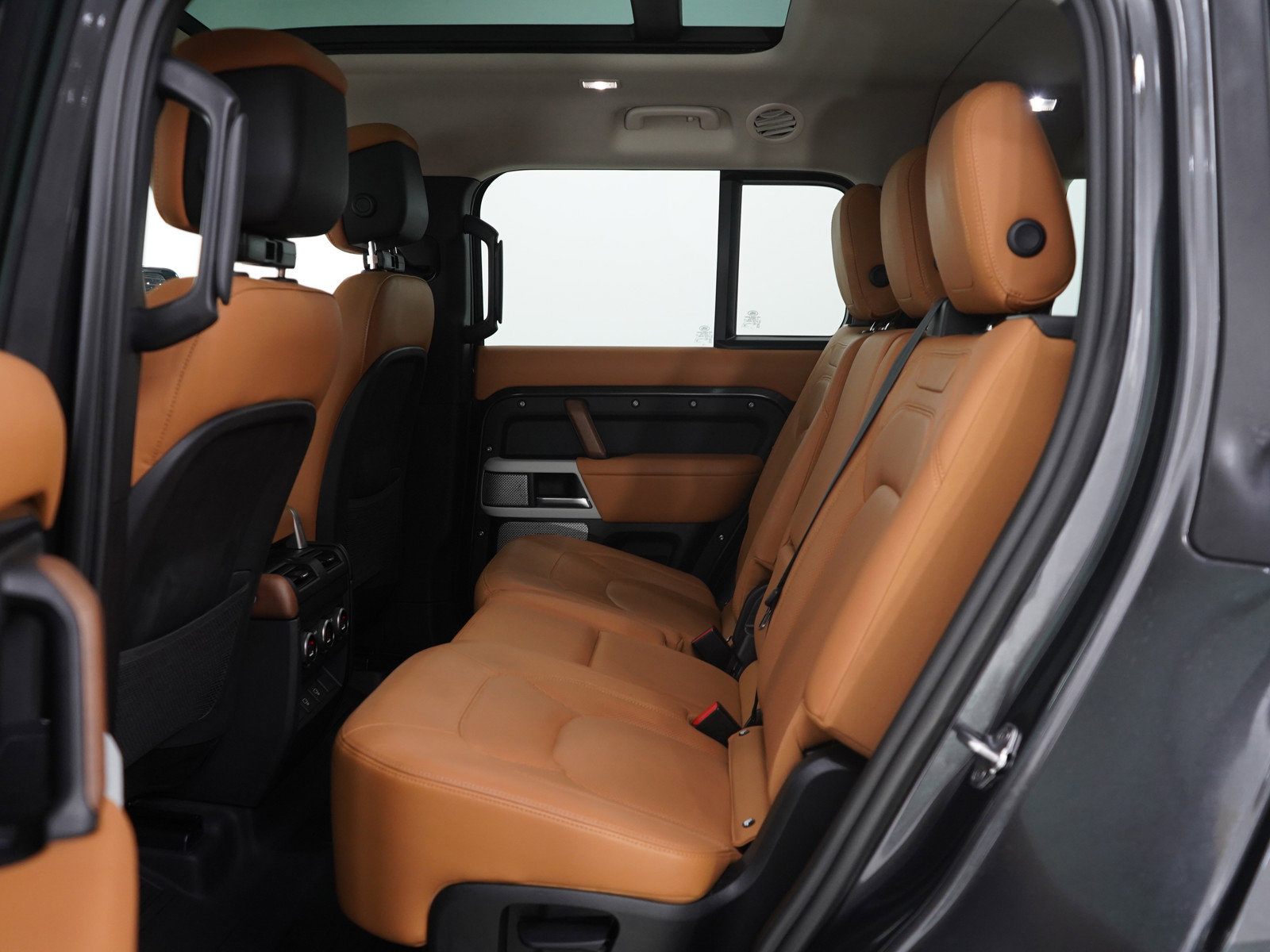 Used 2023 Land Rover Defender 130 First Edition image 19