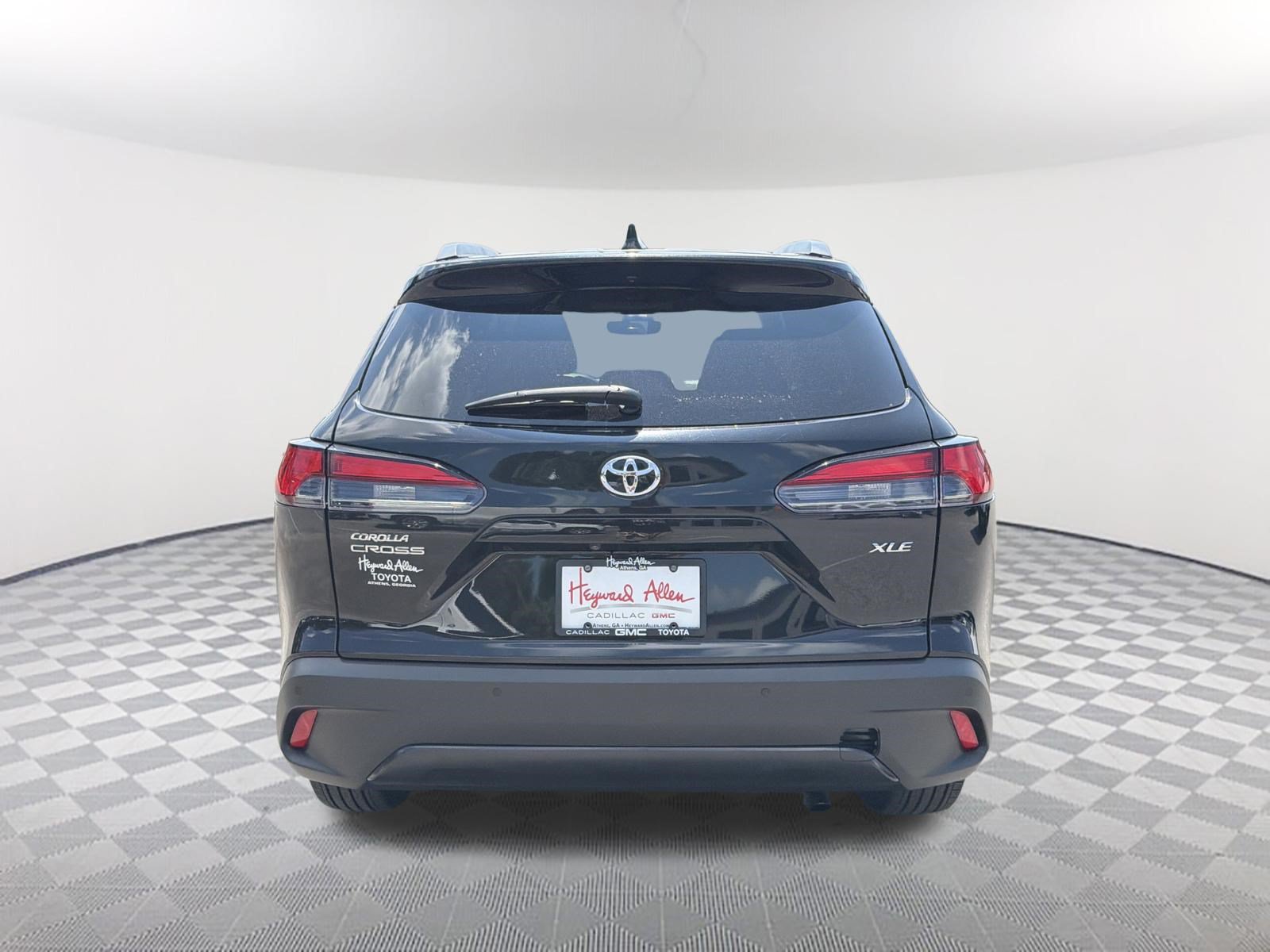 Used 2022 Toyota Corolla Cross XLE w/ Convenience Package FWD image 5