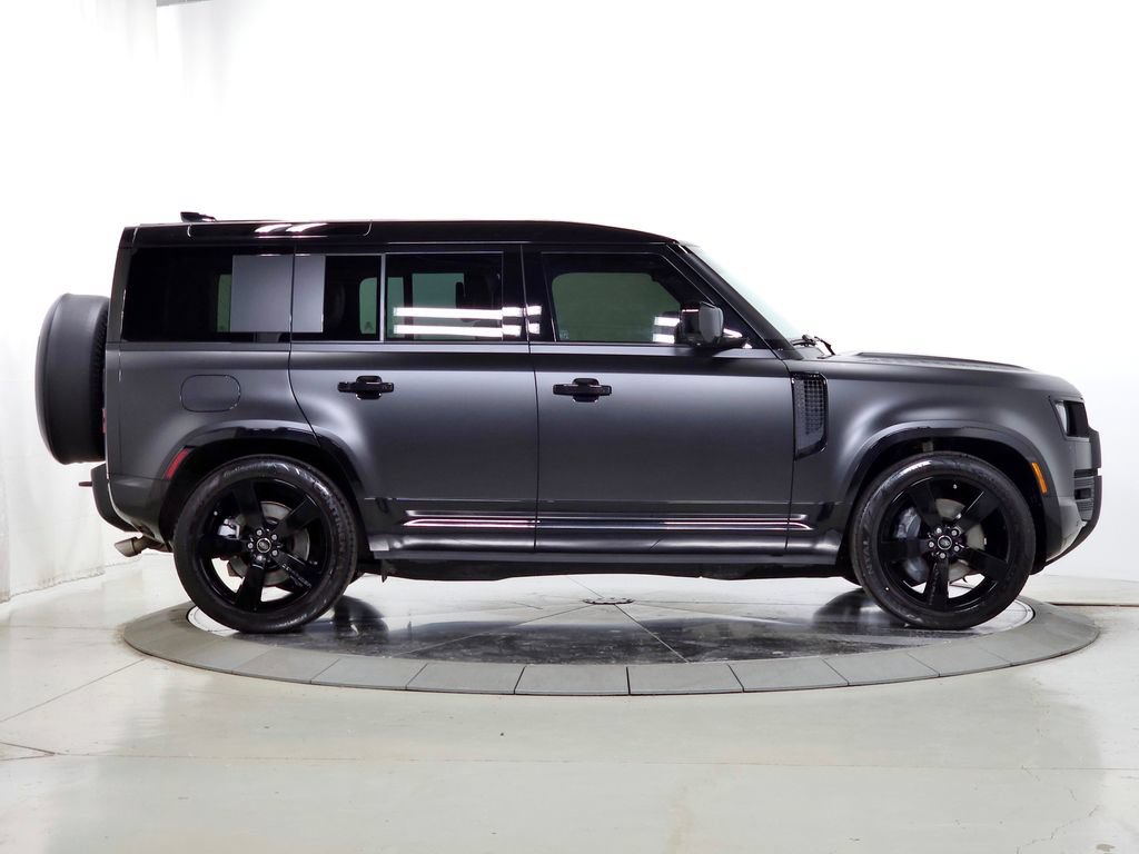 Used 2025 Land Rover Defender 110 X-Dynamic SE AWD/4WD image 10