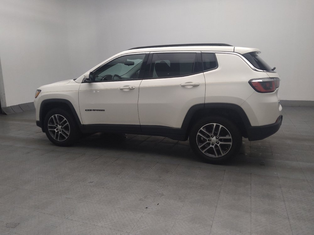 Used 2017 Jeep Compass Latitude w/ Cold Weather Group AWD/4WD image 3