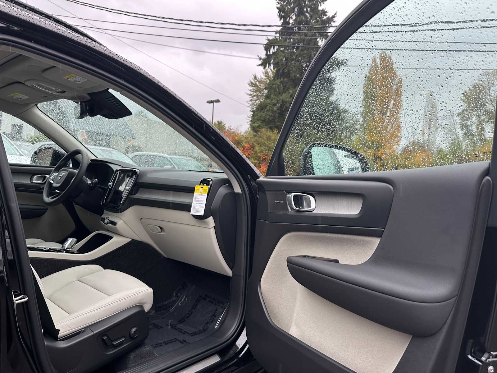 New 2026 Volvo XC40 B5 Plus w/ Climate Package image 19