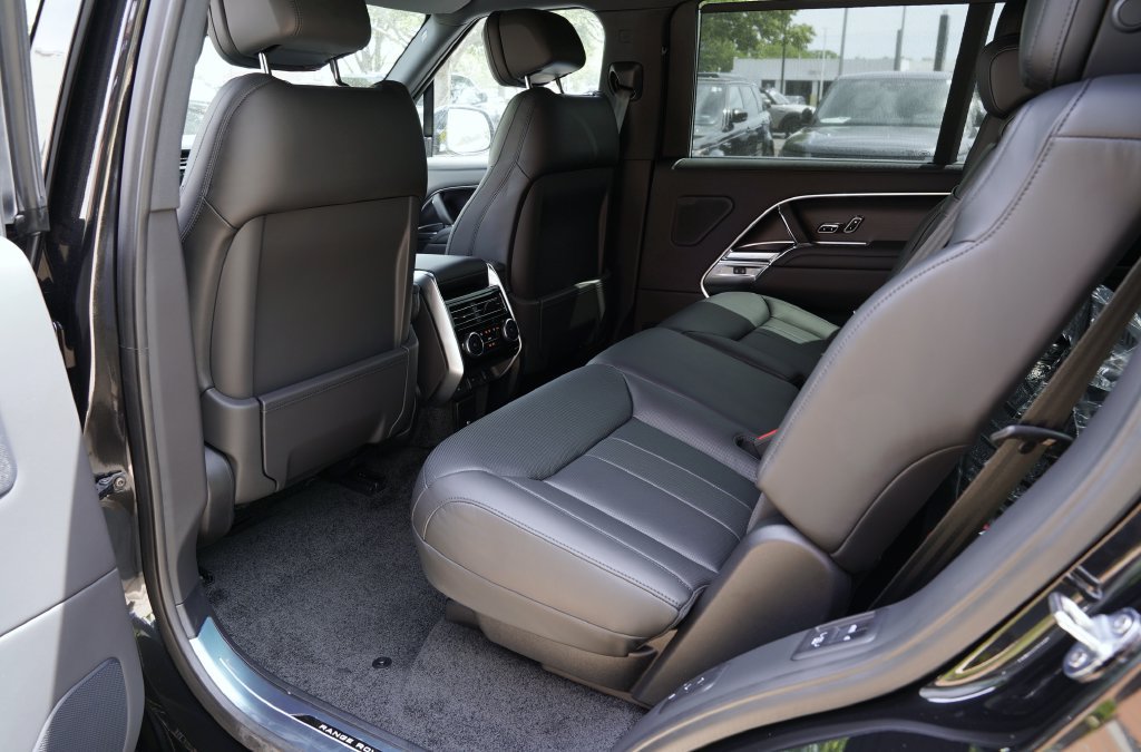 New 2026 Land Rover Range Rover Long Wheelbase SE AWD/4WD image 40