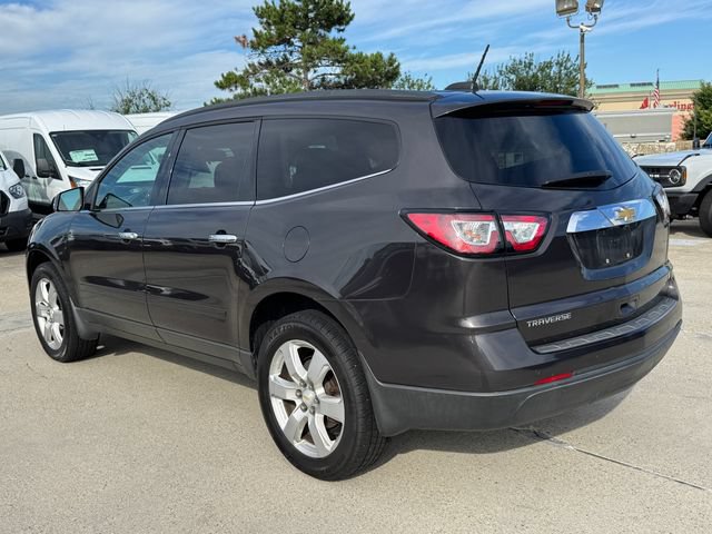 Used 2017 Chevrolet Traverse LT w/ Style and Technology Package FWD image 4