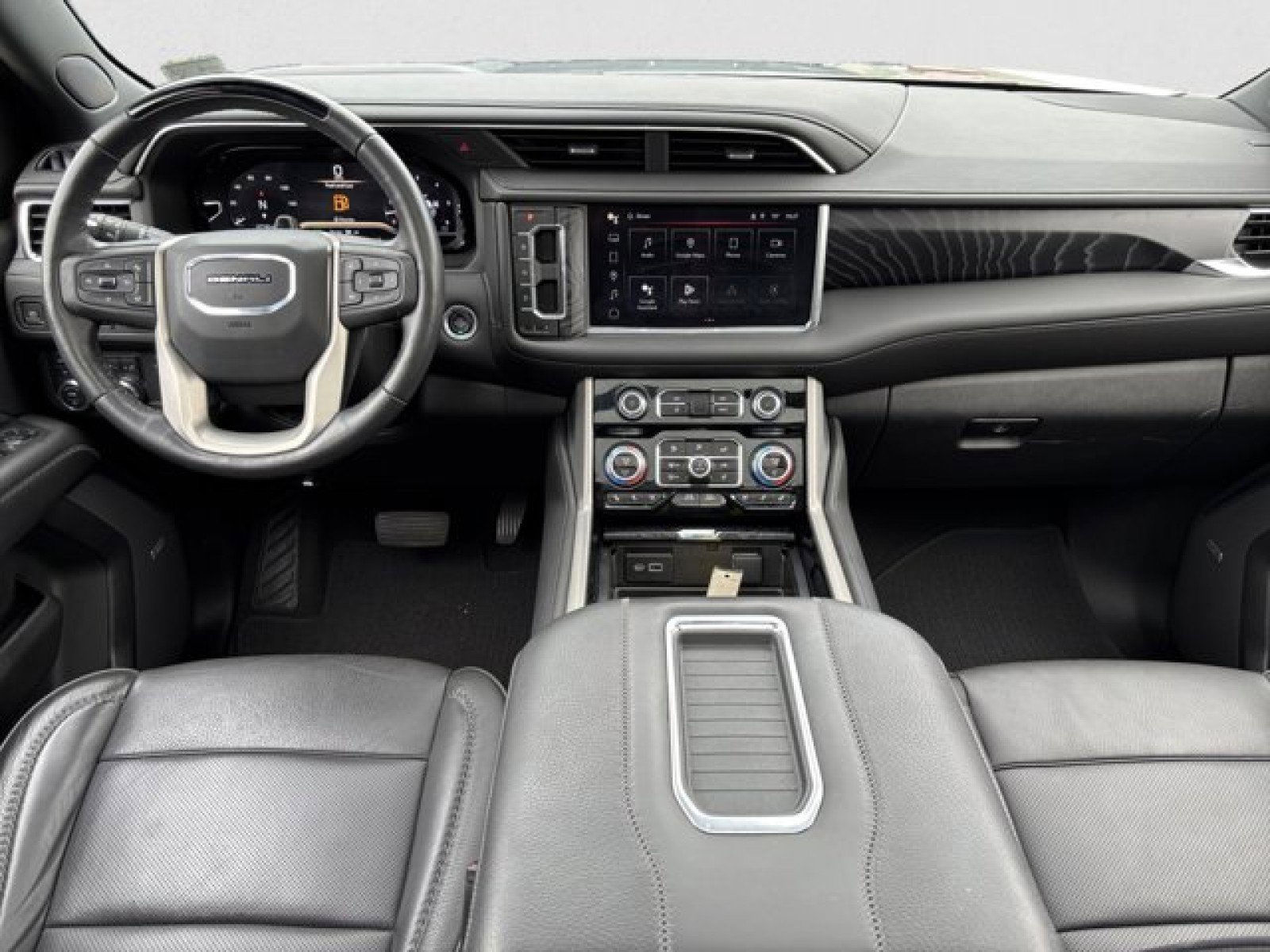 Used 2023 GMC Yukon Denali w/ Advanced Technology Package image 13