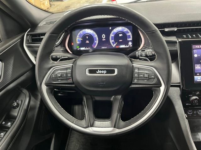 Used 2023 Jeep Grand Cherokee Altitude image 44