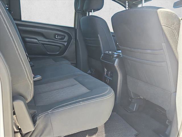 Used 2018 Nissan Titan SV w/ SV Convenience Package image 19