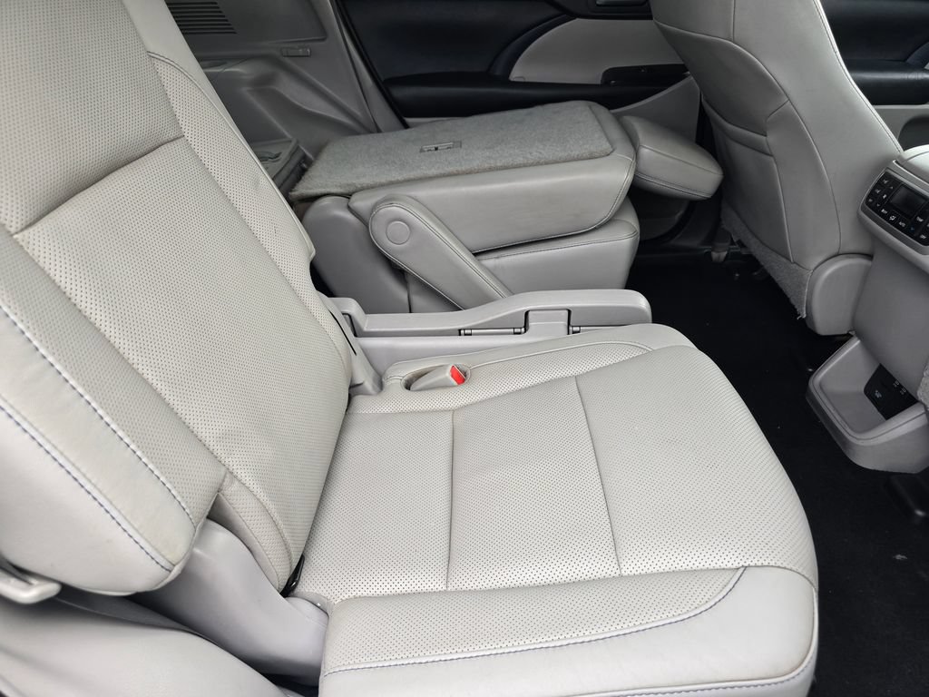 Used 2019 Toyota Highlander Limited Platinum AWD/4WD image 13