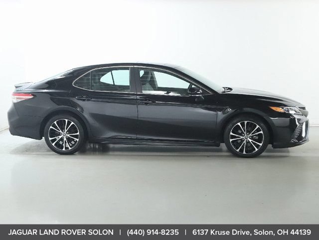 Used 2018 Toyota Camry SE w/ Moonroof Package FWD image 10