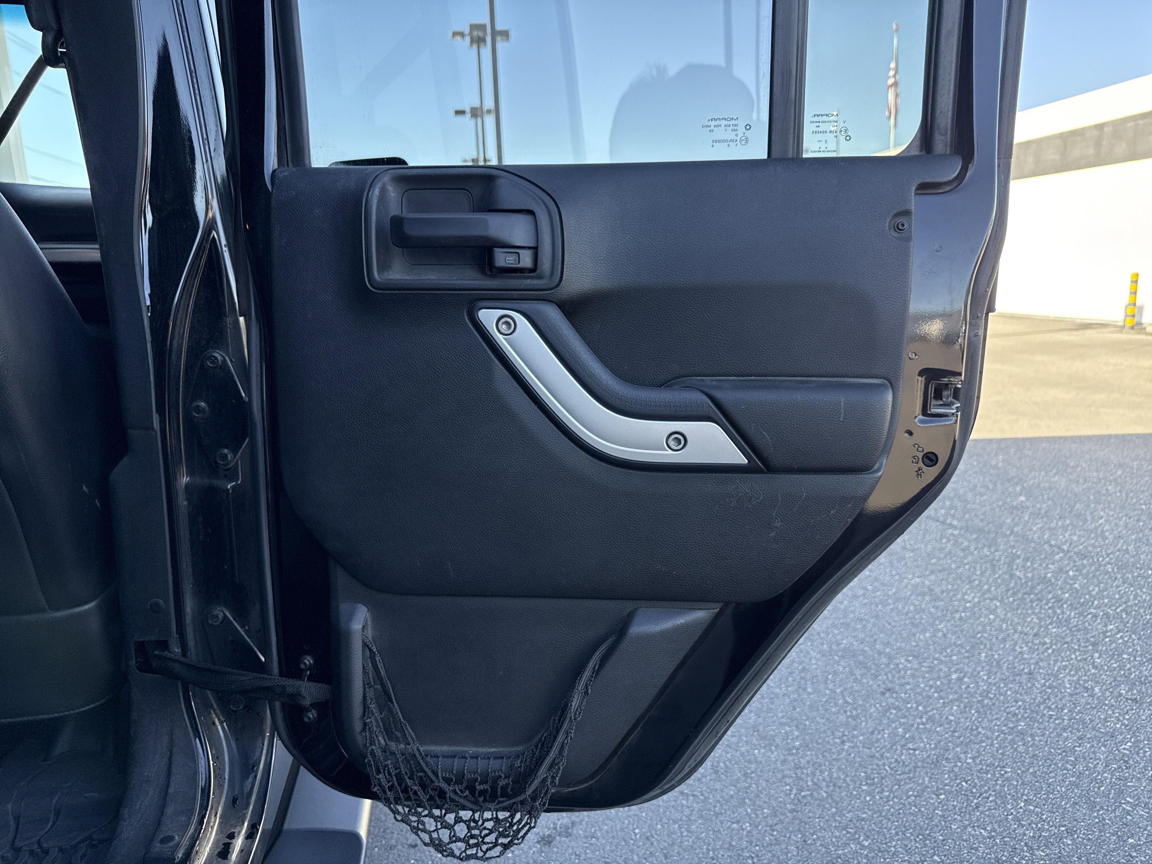 Used 2018 Jeep Wrangler Unlimited Sahara w/ Connectivity Group image 40